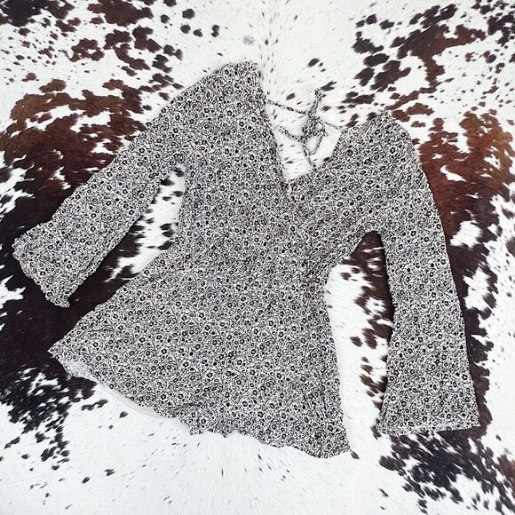 JONDIE Boutique Cream Floral Long Sleeve Romper - Picture 1 of 10